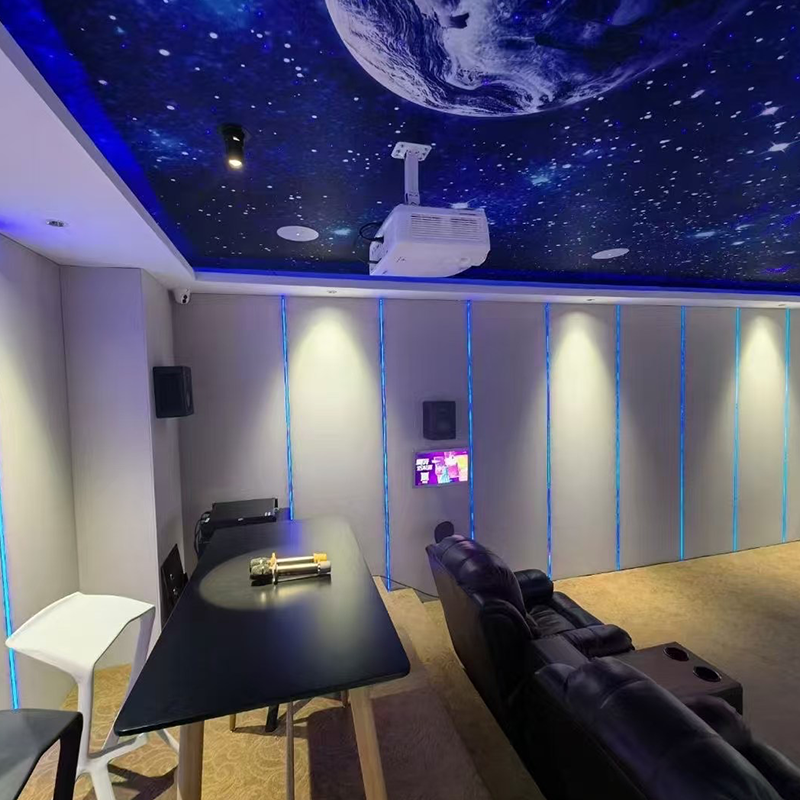 Aménagement intérieur avec panneaux muraux insonorisants enveloppés de tissu, adapté aux hôtels